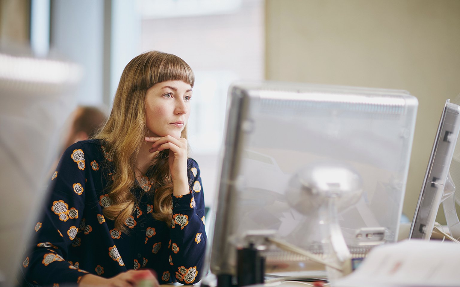 woman working on pc